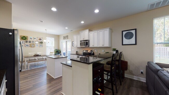 Building Photo - Holly Ridge 4 Bedroom