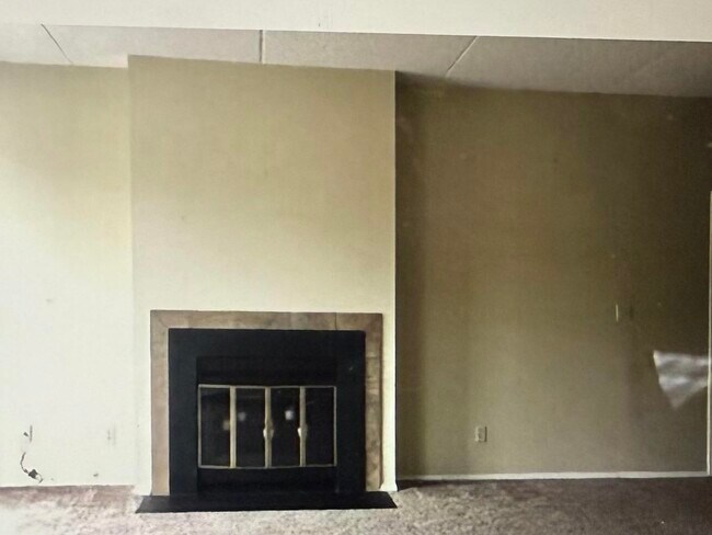 Building Photo - 1055 River Rd