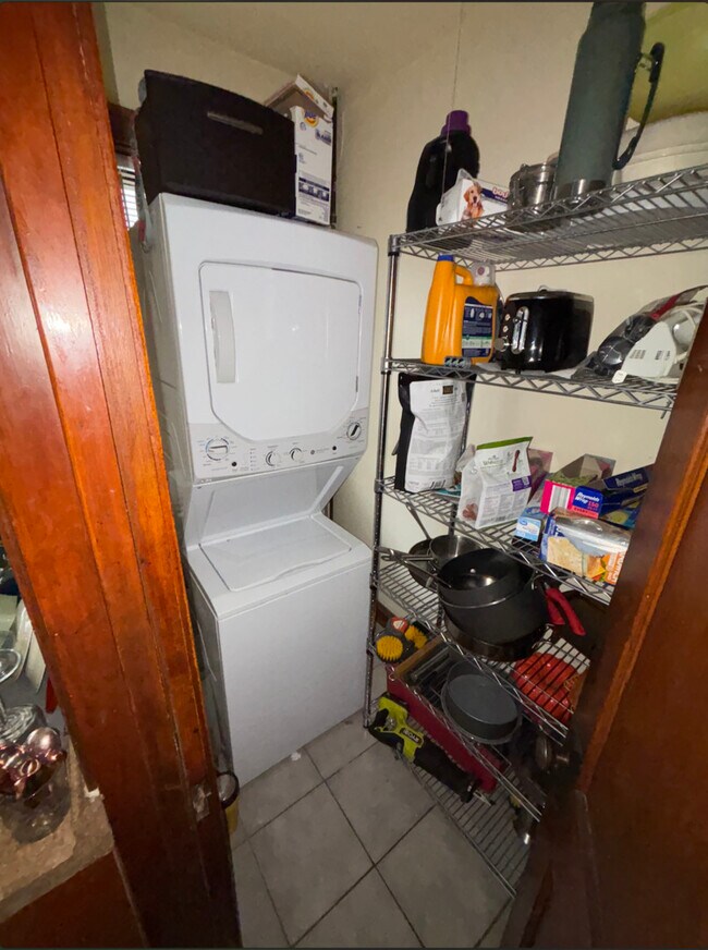 Building Photo - 3352 S Lituanica Ave