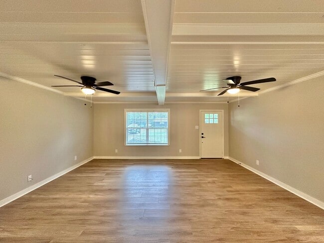 Building Photo - Charming Single-Story Brick Home Available! Whitehouse ISD!