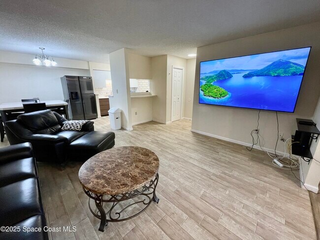 Building Photo - 225 S Tropical Trail