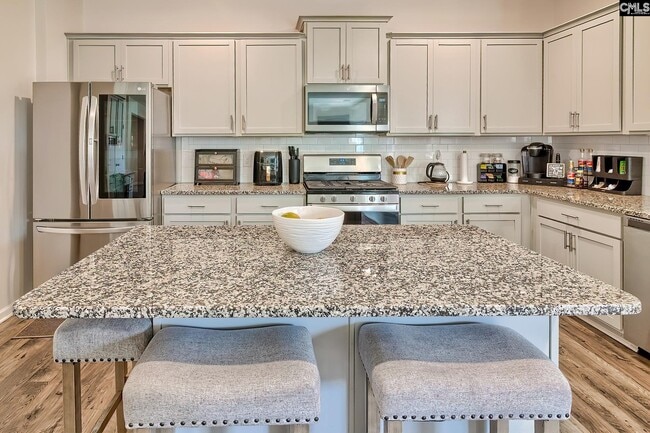 Building Photo - 660 Collett Dr