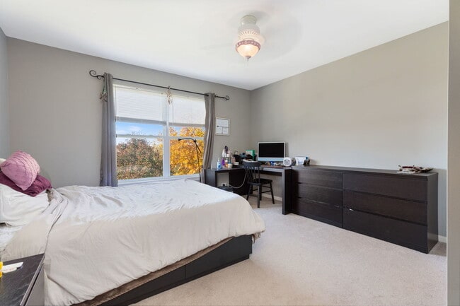 Building Photo - 9 Lake Plumleigh Ct