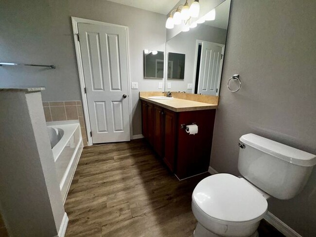 Building Photo - 3 bedroom 2.5 bath Waterford Trails Home w...