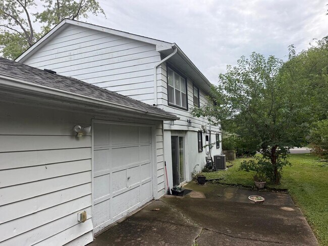 Building Photo - 15726 Avalon Ave