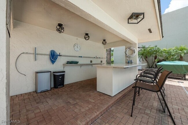 Building Photo - 800 River Point Dr
