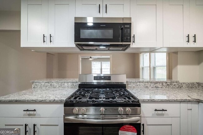 Building Photo - 2137 Delowe Dr