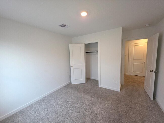 Building Photo - 3013 La Latina Dr