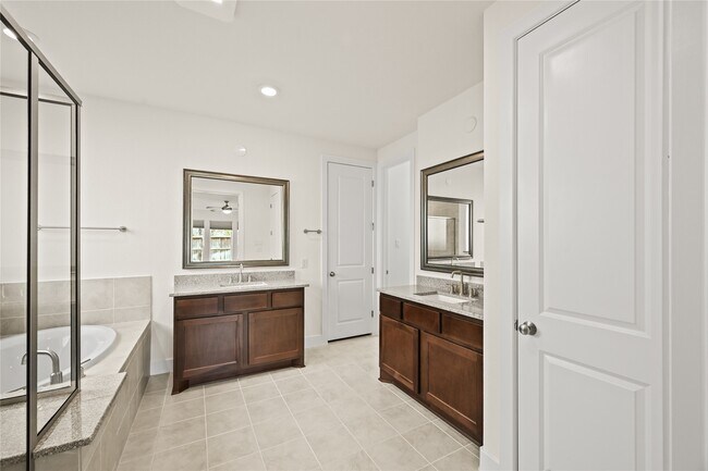 Building Photo - 4906 Sabine Terrace Dr