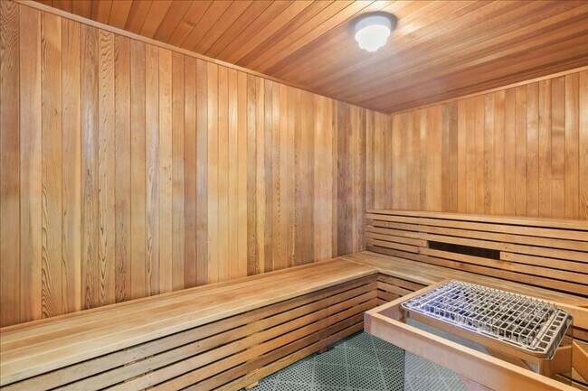 Building Photo - Move-In ready 1 Bed + Den in Discovery on Cortez Hill in Downtown