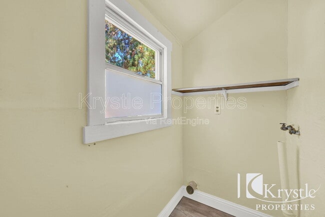 Building Photo - 579 Cedar St