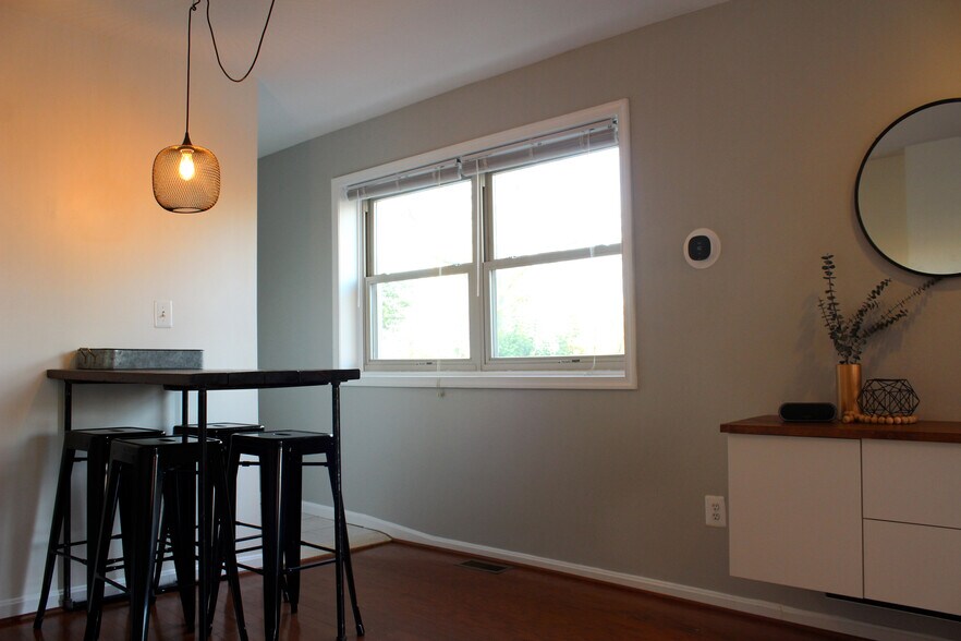 Building Photo - 416 E Gittings St.
