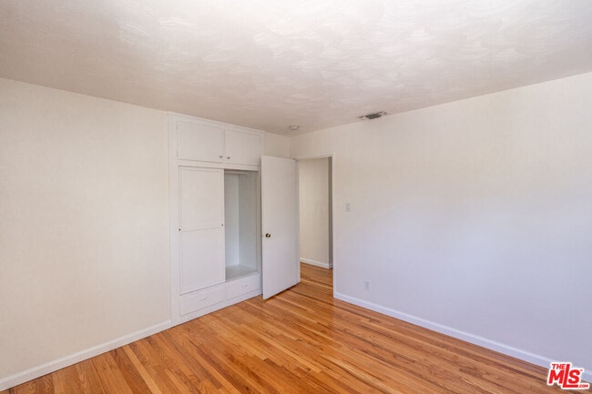 Building Photo - 12127 Aneta St