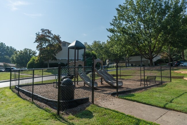 Building Photo - Bradford Gwinnett Apartments