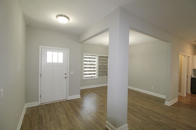 Building Photo - 512 Belmont Ave