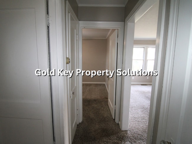 Building Photo - Cute 2 BR 1 BA Meadowbrook House with Cent...