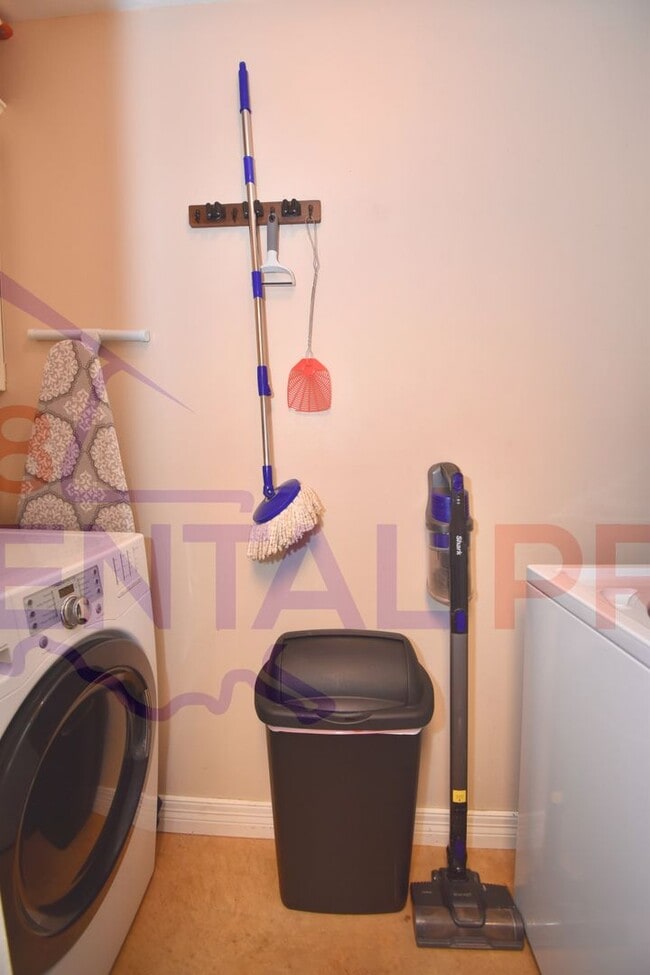 Building Photo - Three Bed, Two Bath Home in Ruston!