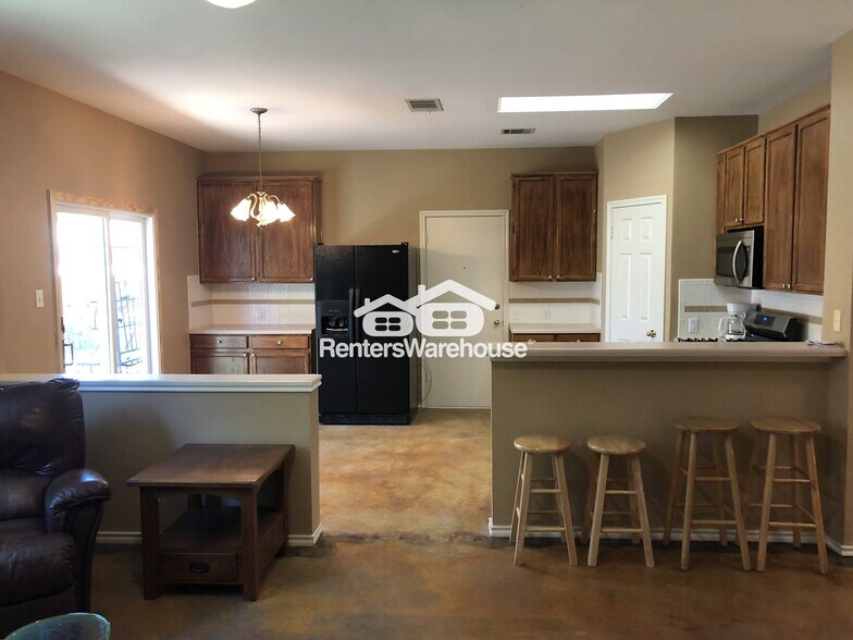Building Photo - 1603 Azalea Dr