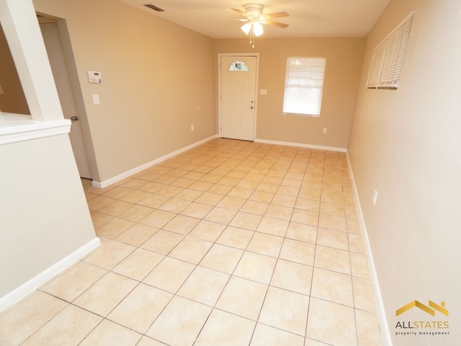 Building Photo - 2808 Southwood Dr