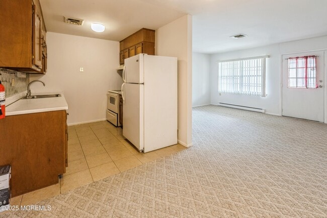 Building Photo - 873A Balmoral Ct