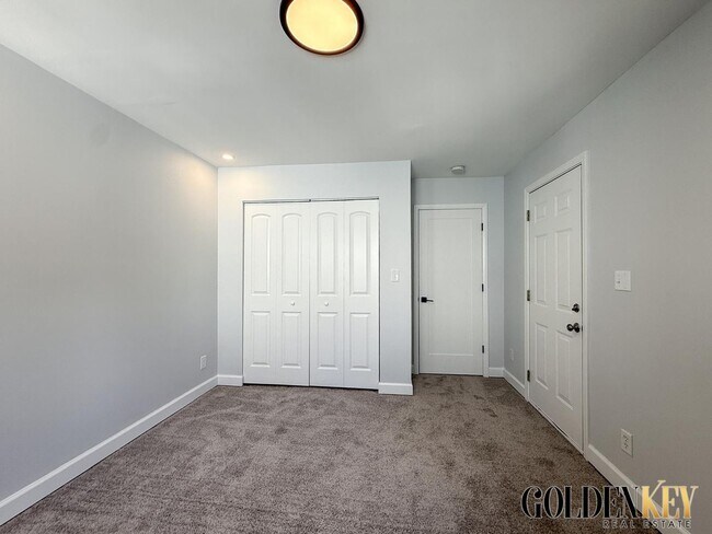 Building Photo - 2082-2084 Vernier