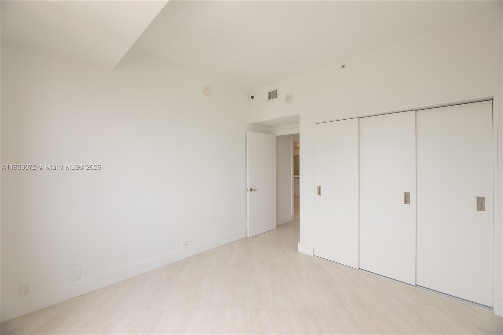 Building Photo - 201 Crandon Blvd