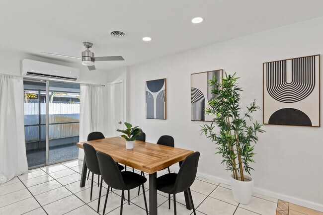 Building Photo - 1761 NE 55th St