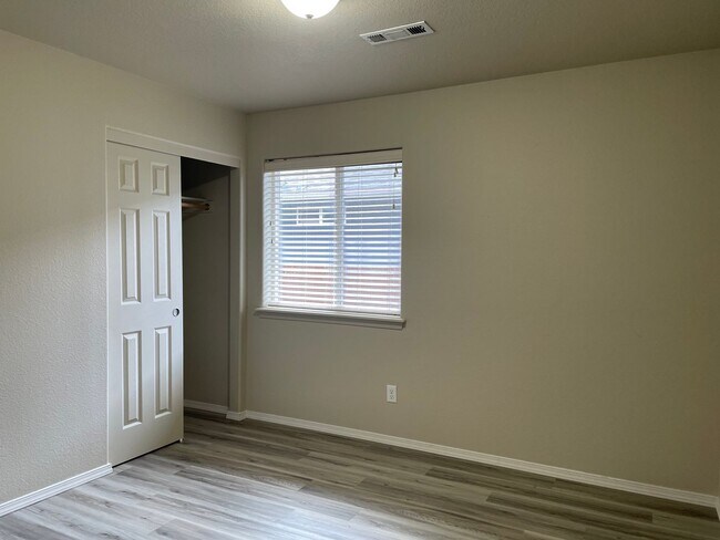 Building Photo - Great 3 Bedoom 2 Bath Home