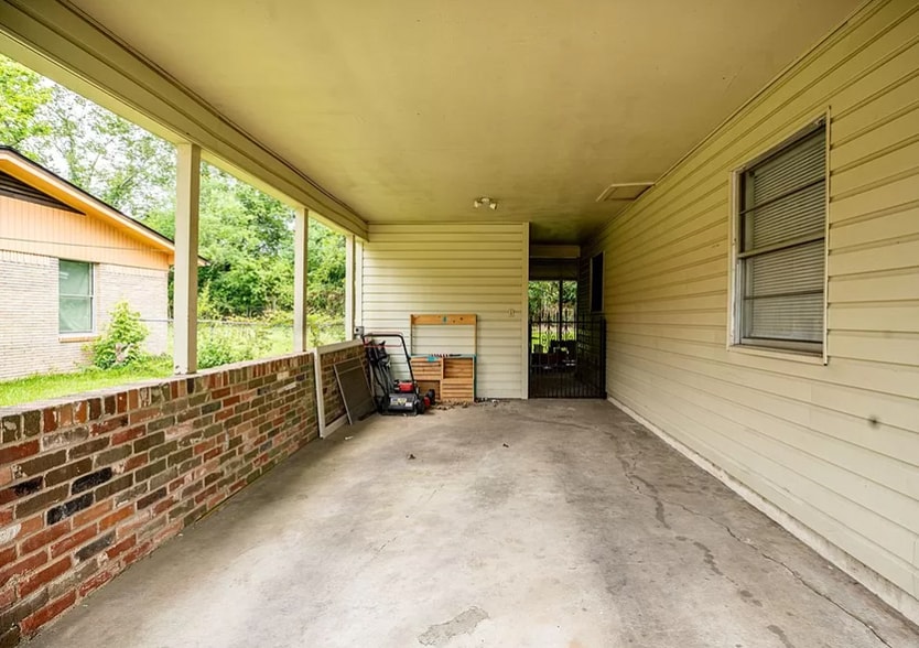 Building Photo - 1409 Diana St