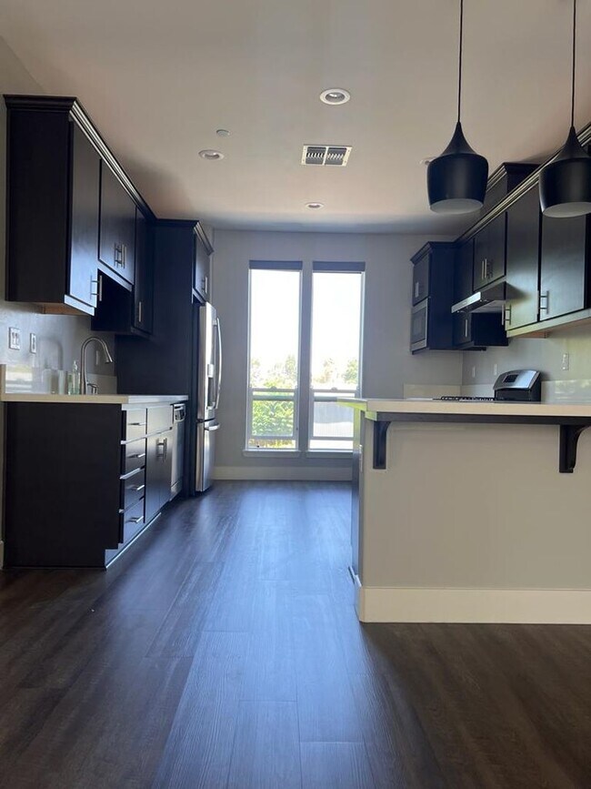 Building Photo - 1010 Mud Pie Ln