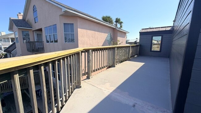 Building Photo - 13738 Tajamar St