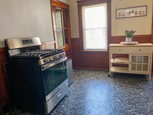 Building Photo - 19 Fifth Ave