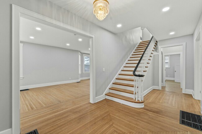 Building Photo - 2978 Wardall Ave