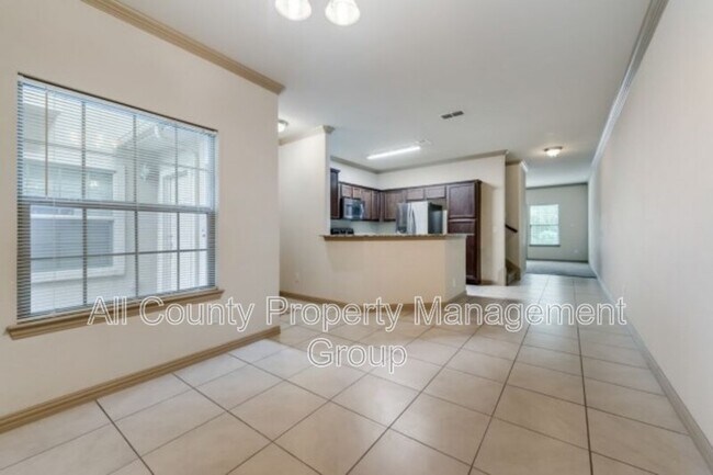 Building Photo - 1579 Cozy Dr