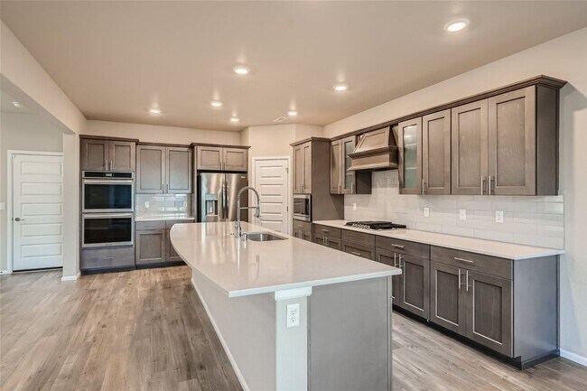 Building Photo - Stunning design and spacious floor plan nestled in the amazing Tahoma Ridge neighborhood.