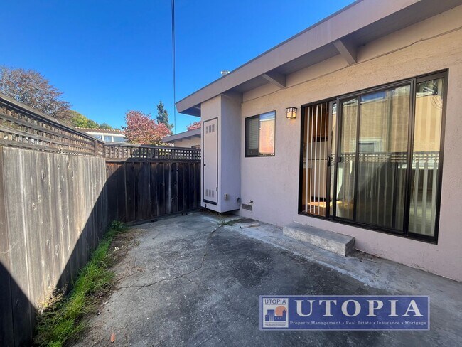 Building Photo - Adorable 1 bedroom, 1 bathroom triplex unit located in Seabright, CA