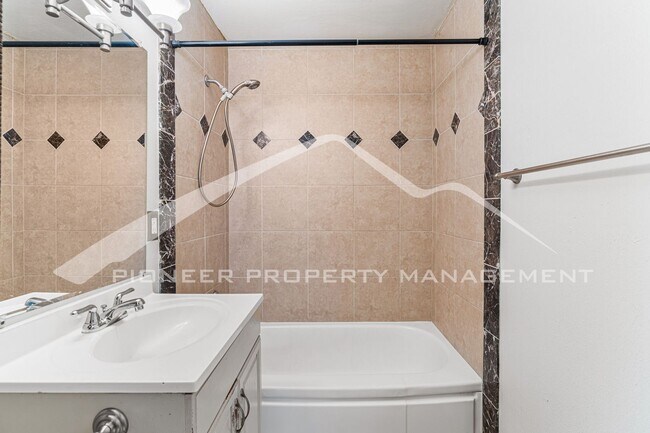 Building Photo - Charming Unit with Central AC,  Washer/Dryer, And Water, Sewer, Electric/Gas, and Trash removal I...