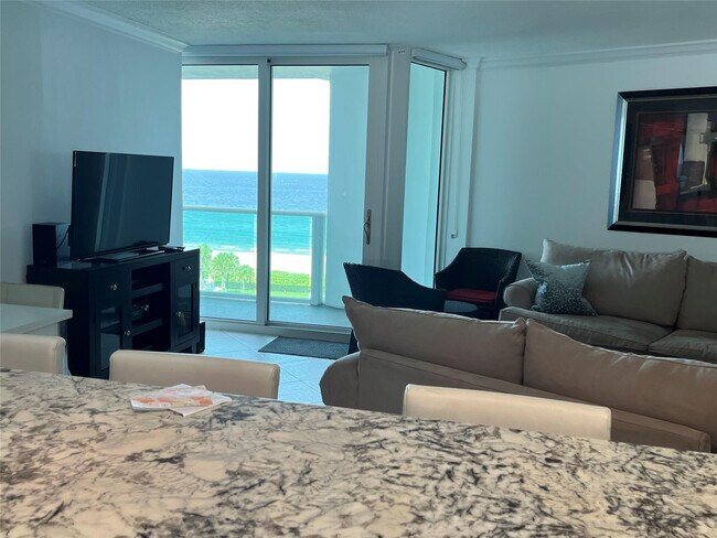 Building Photo - 333 NE 21st Ave