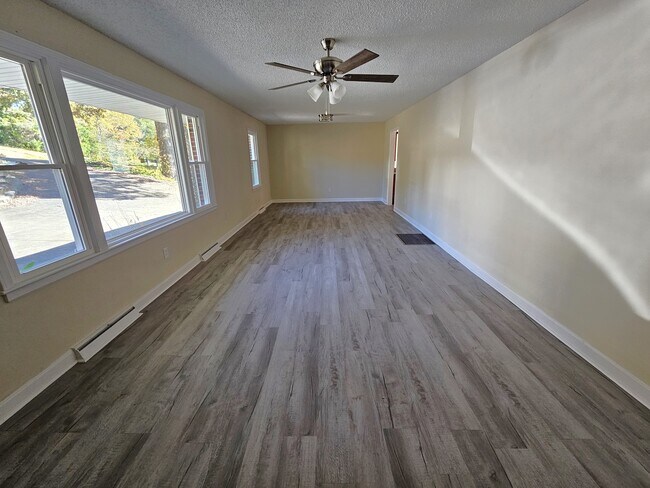 Building Photo - 609 Memorial Dr Ext