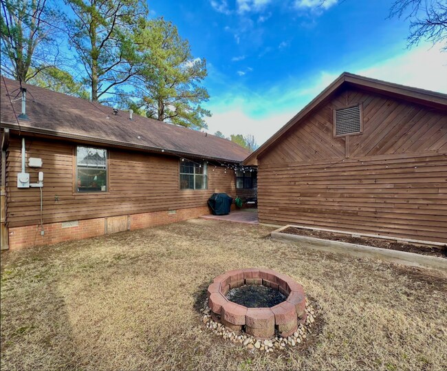 Building Photo - 308 Holly Cove