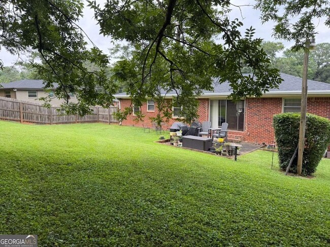 Building Photo - 2465 Miriam Ln