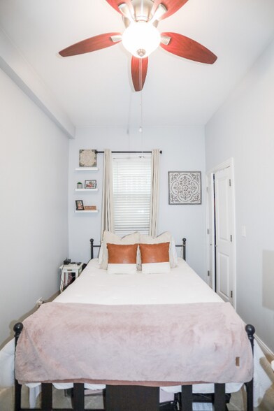 Building Photo - 1357 W Barry Ave