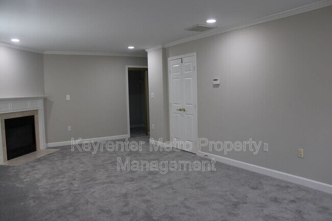 Building Photo - 1614 Albert Dr