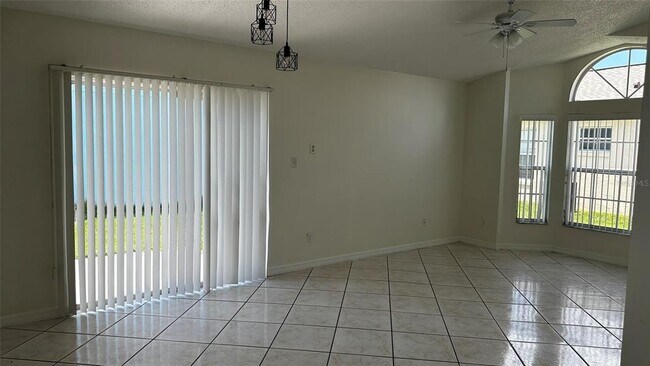 Building Photo - 2415 Harbor Town Dr