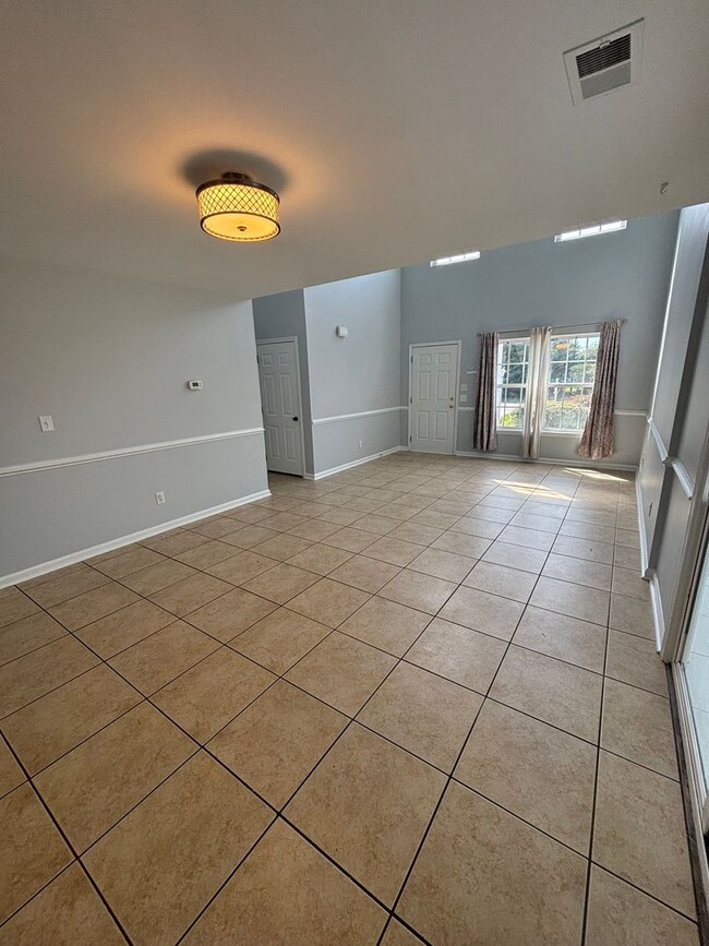 Building Photo - 4897 Southgate Pkwy