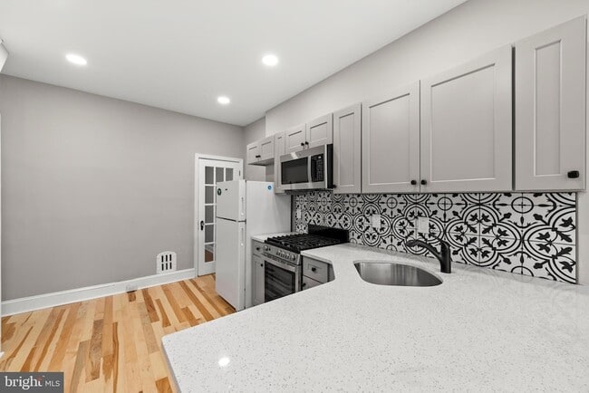 Building Photo - 601 Miller St