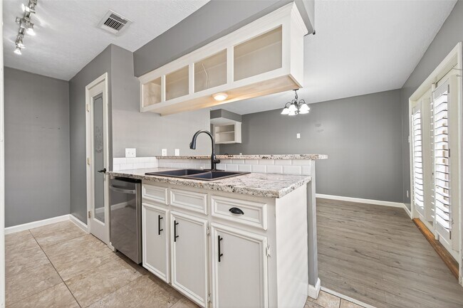 Building Photo - 6700 Richardson Rd