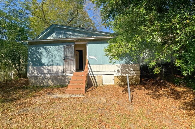 Building Photo - 2128 Jeff Davis St