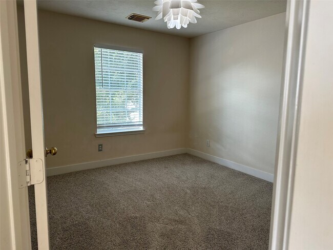 Building Photo - 10110 Farrell Dr