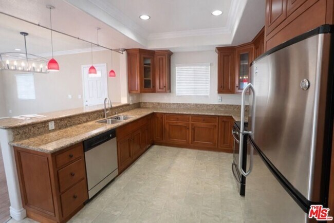 Building Photo - 1101 East Ave